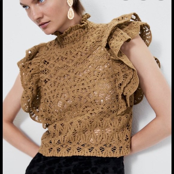 Zara Tops - Zara crochet top. Shoulder akcent.
